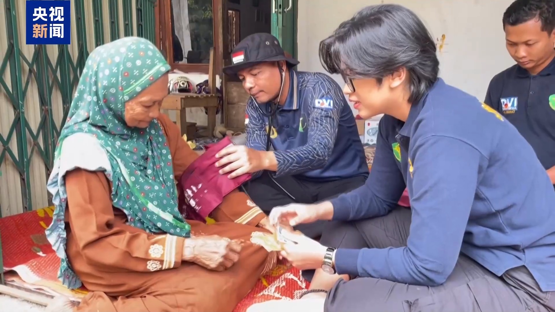 总台现场直击丨印尼洪灾灾区物资紧缺 灾民生活困难重重