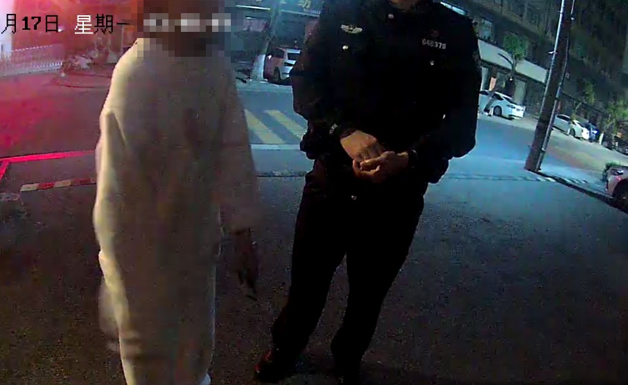 女子凌晨举报男友 民警一查:两个都抓了!