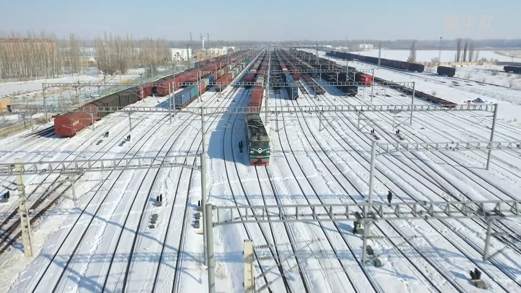 今年前11个月，霍尔果斯口岸进出口货物量持续增