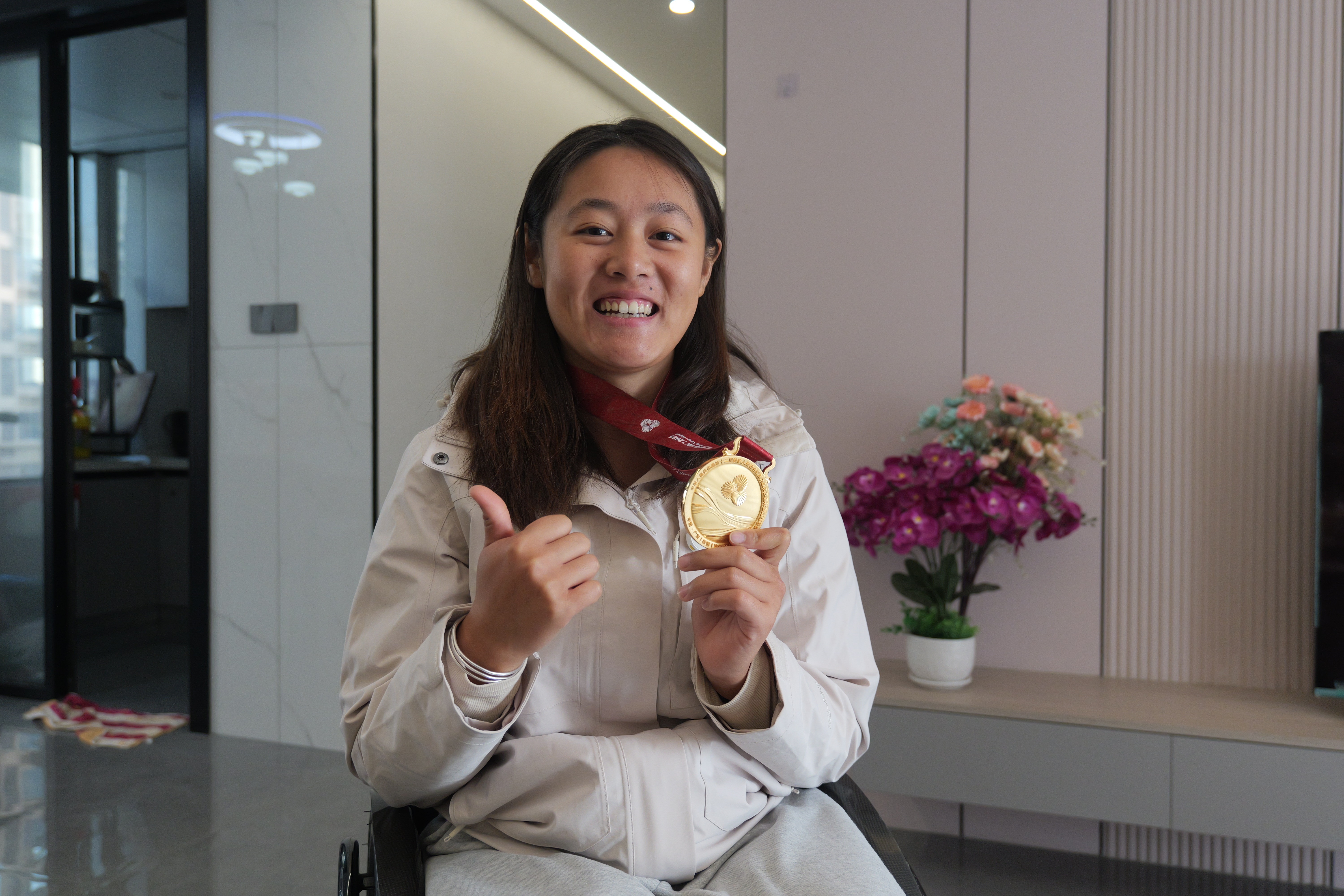 阳新姑娘伍荧荧“残特奥会”夺金：从零开始，一年练成“铁人”