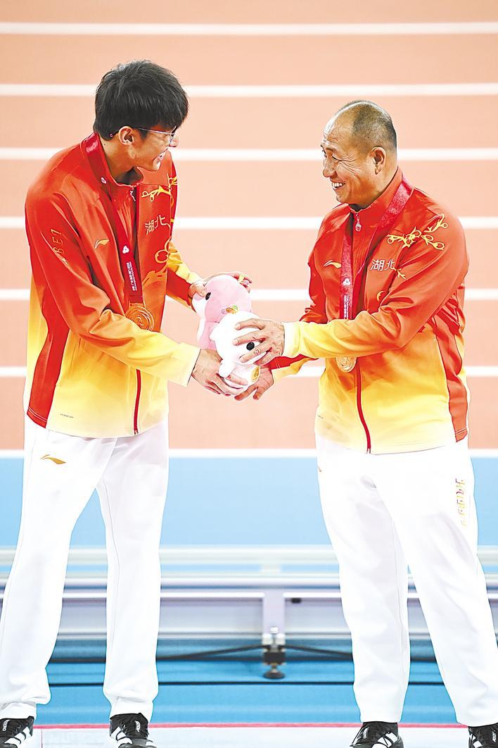 接好上一棒跑好这一棒传好下一棒 教练翟进明7年铸剑磨砺“湖北速度”