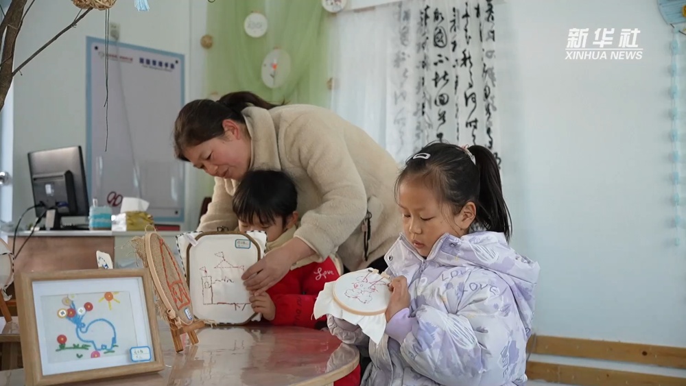 江苏淮安:巧手润童心 萌娃玩转“传统手工技艺”