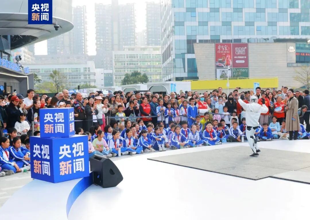 主站举办机器人互动展，线上线下掀起智能制造