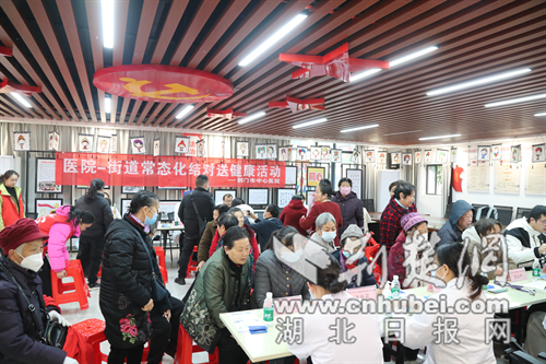荆门市中心医院健康管理科走进大泉社区开展公益义诊