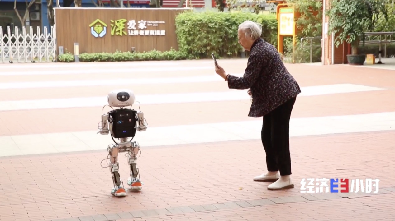 聊天、帮忙、看护，养老机