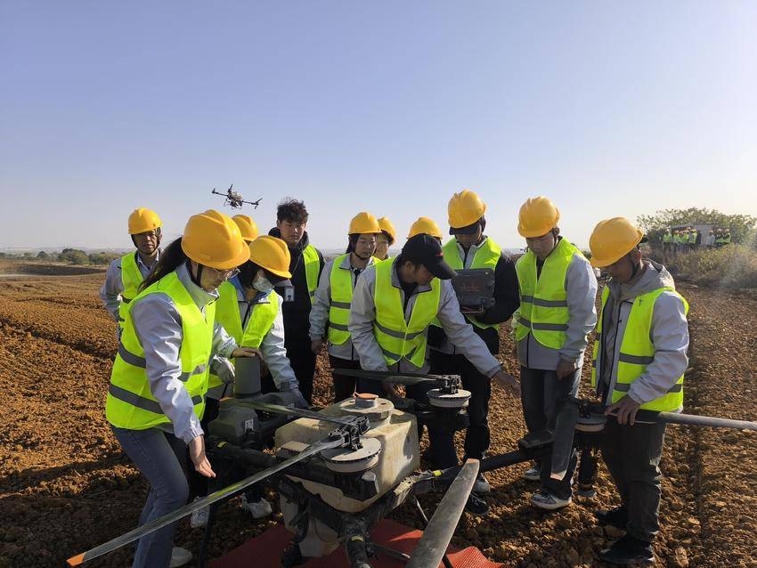 孝南：无人机翱翔田垄间 硬技能赋能新农人