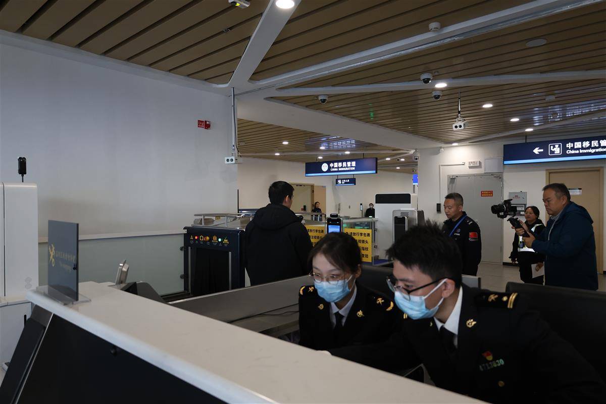 国内首创！ 15秒！鄂州花湖国际机场“三检合一