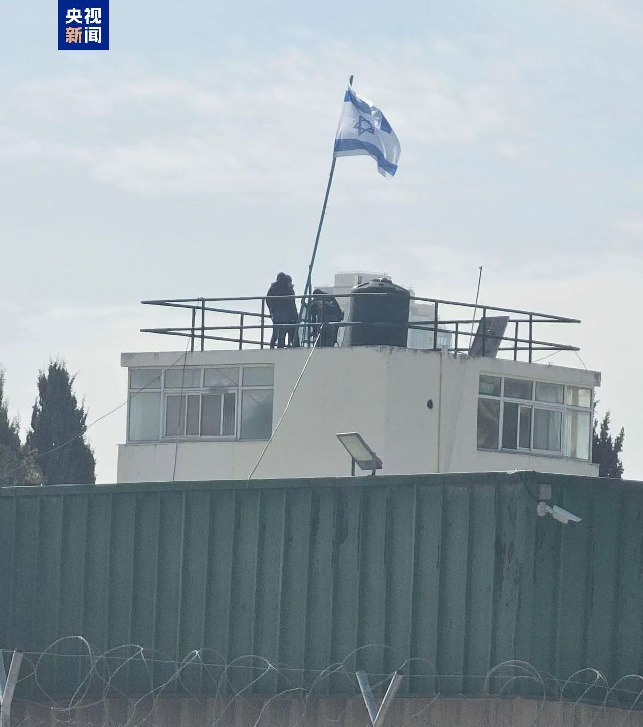 以军强闯联合国近东救济工程处办公地,还升起国旗