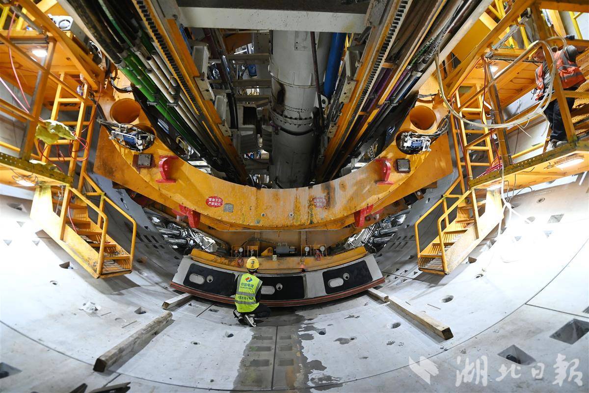 引江引汉工程襄阳段日均开挖8.9米