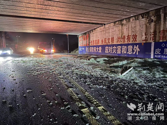 治安公安 多方协同，3小时内清除障碍，保障交通