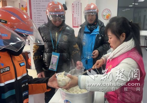 京山市马家塝社区：浓情聚腊八 饺香满邻里
