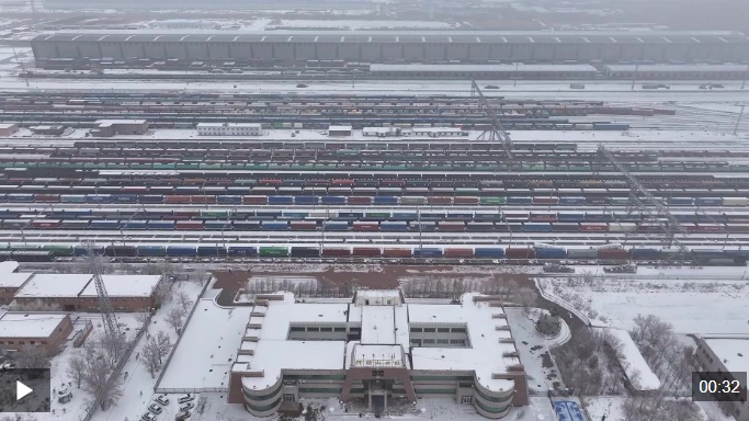新疆阿拉山口：铁路口岸2025年货运量近1800万吨 创历史新高