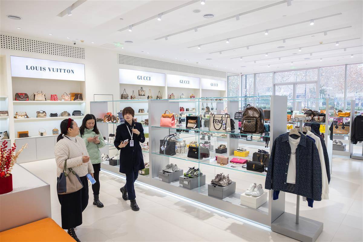 首家国企国际名品循环店开门迎客