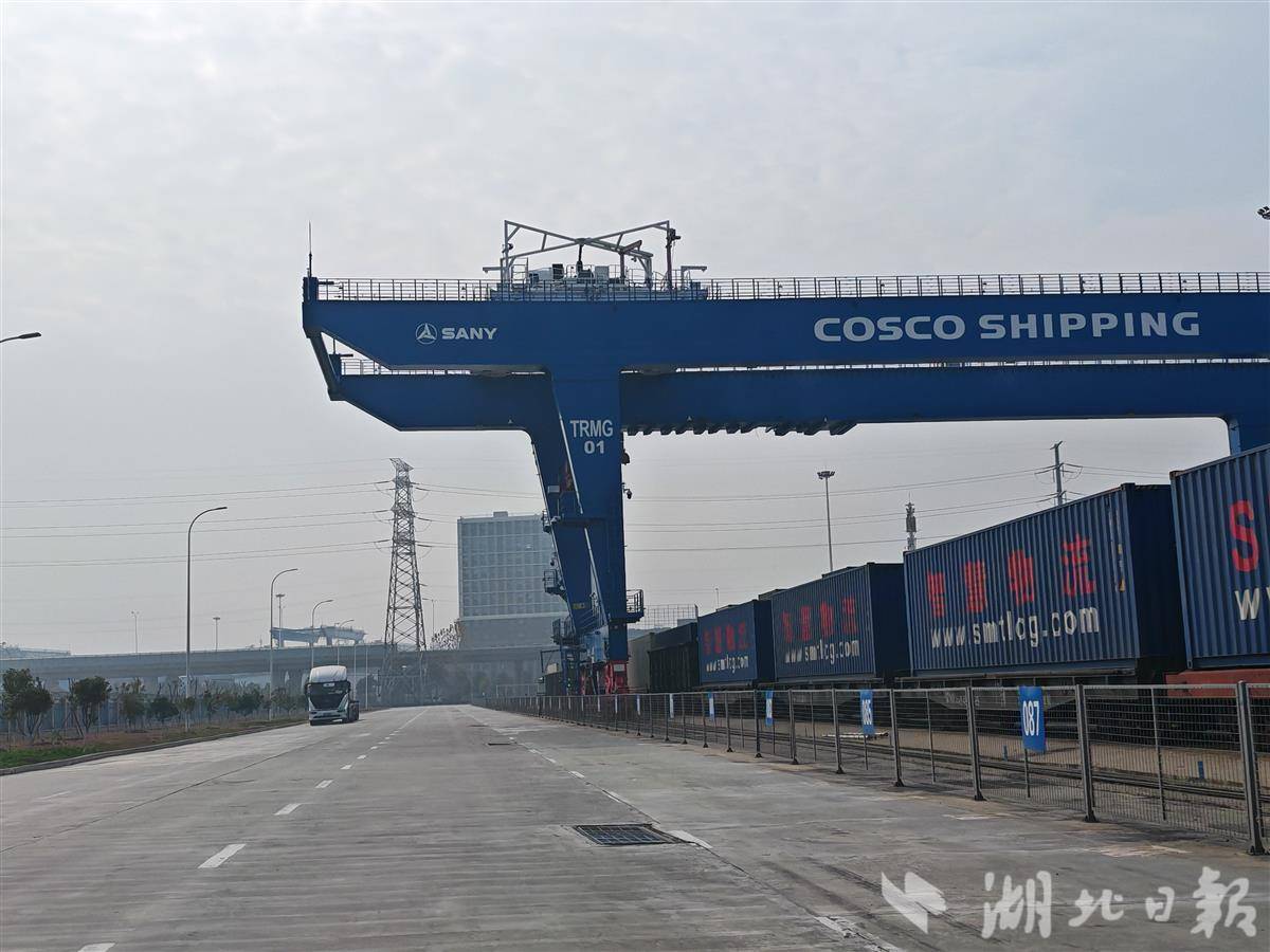 “新三样”出口再提速！武汉新年首班铁海联运专列发往厦门