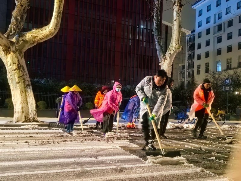以雪为令 全民参与，武汉市多级联动清雪除冰保畅通