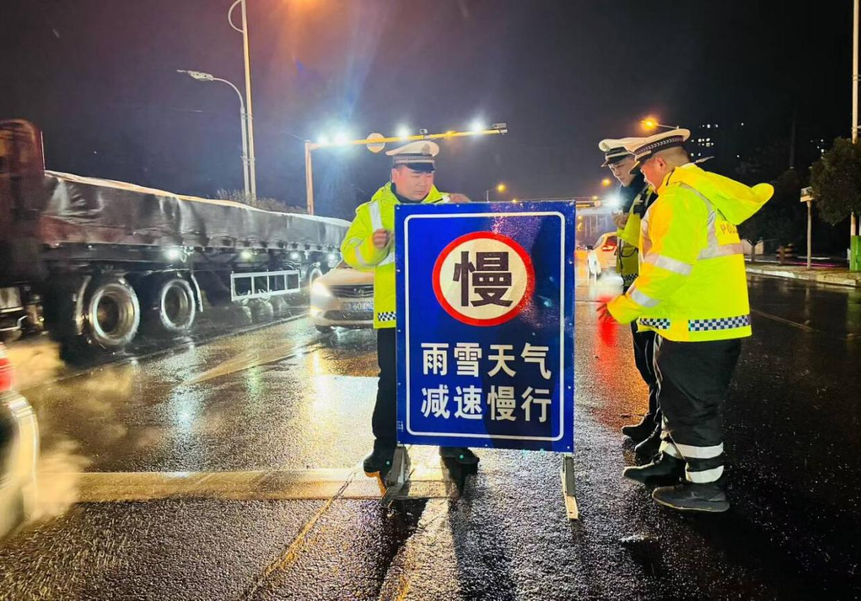 闻雪而动齐发力 应城筑牢冰雪安全防线