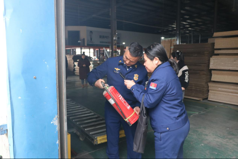 荆州区消防救援大队到辖区企业开展消防安全专项检查