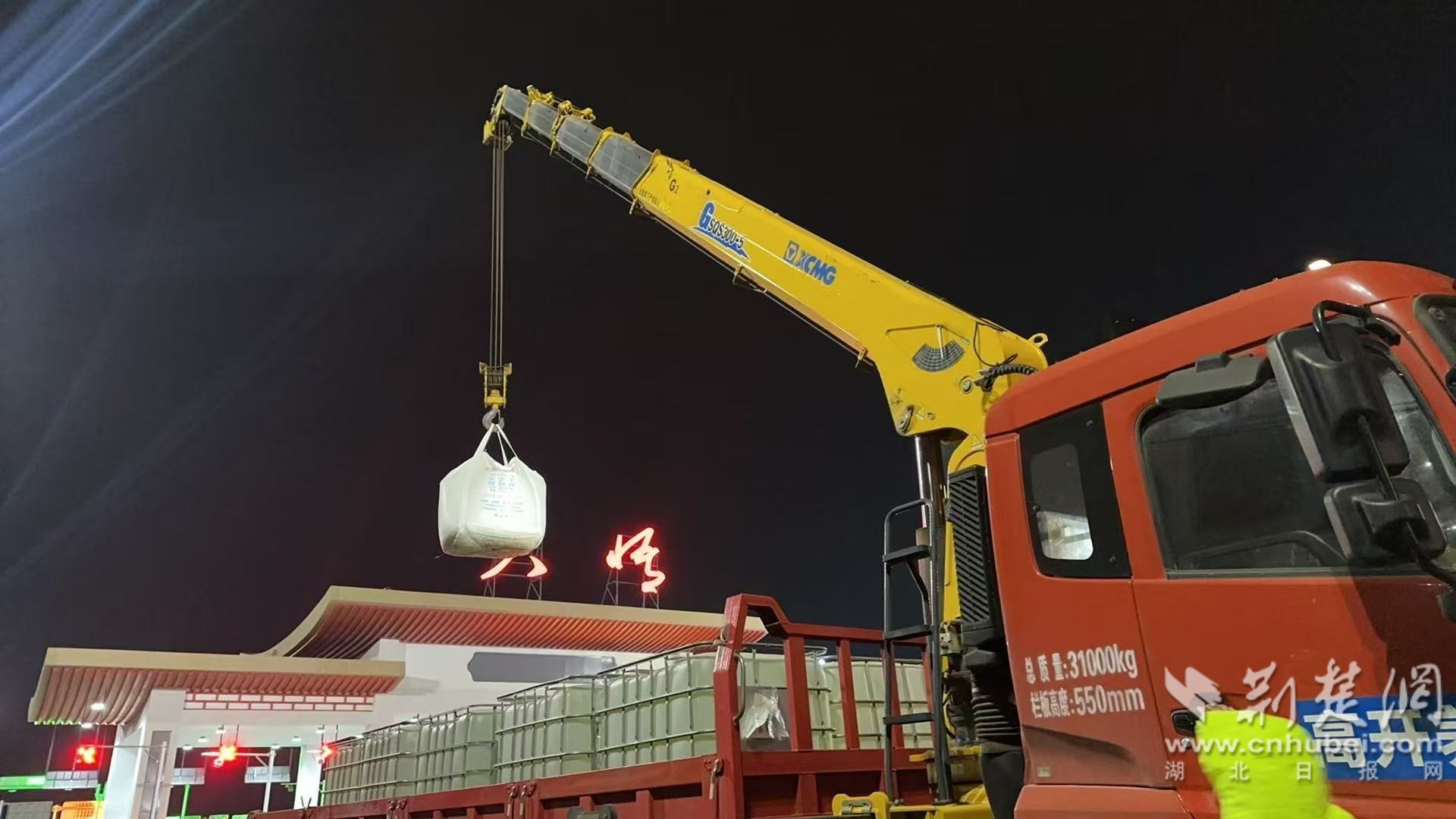  雨雪“破冰者”上线！京珠高速极速防冻防滑保畅安