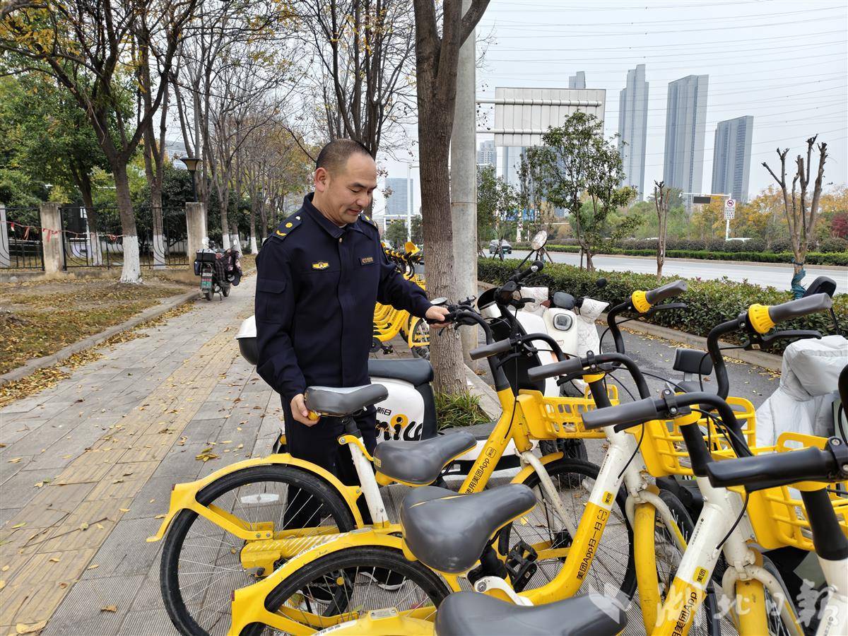  武汉经开区共享单车“白名单”上线，市民多走30米换来路畅景清