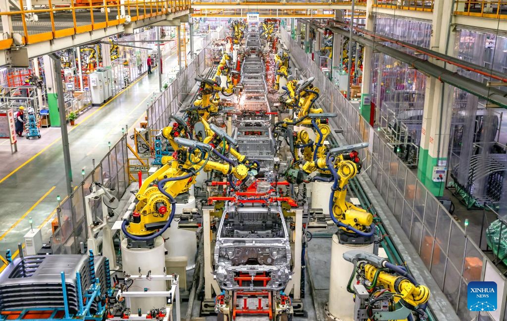 Economic Watch: China's auto output, sales reach new highs in 2025, building global win