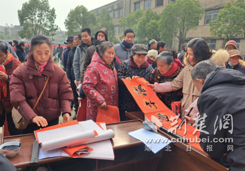 京山市罗店镇：年货盛宴启幕 春风送岗暖心