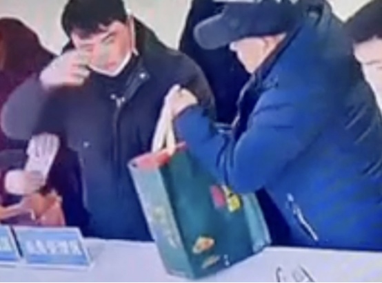 “这张照片……能给我吗?”