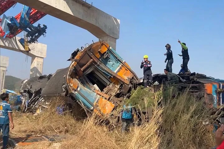 突发！泰国在建高铁发生重大事故