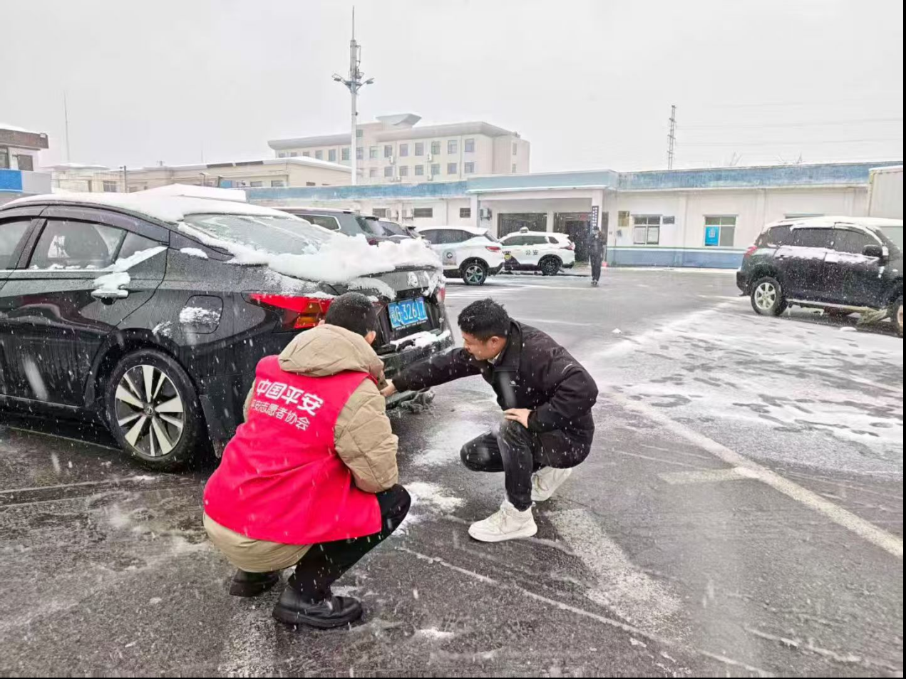  风雪砺初心 护航暖鄂州——平安产险湖北分公司鄂州中支全力开展冰雪天气救援行动