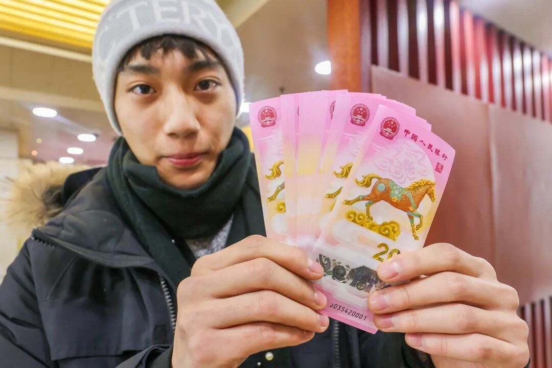 谁在“拿2000元买400元”？