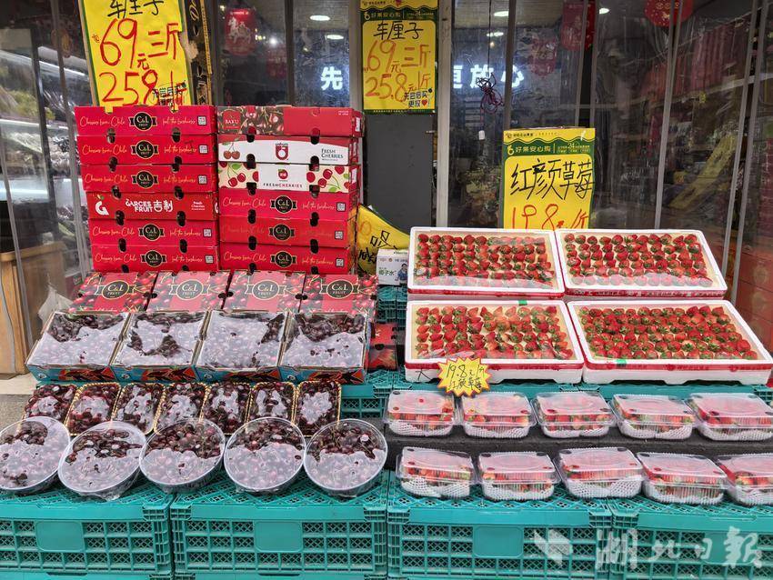 丹江口市：春节将至 高档水果市场“热”起来