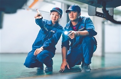  “我在中老铁路给列车做‘体检’” ——老挝姑娘的机车钳工逐梦之路
