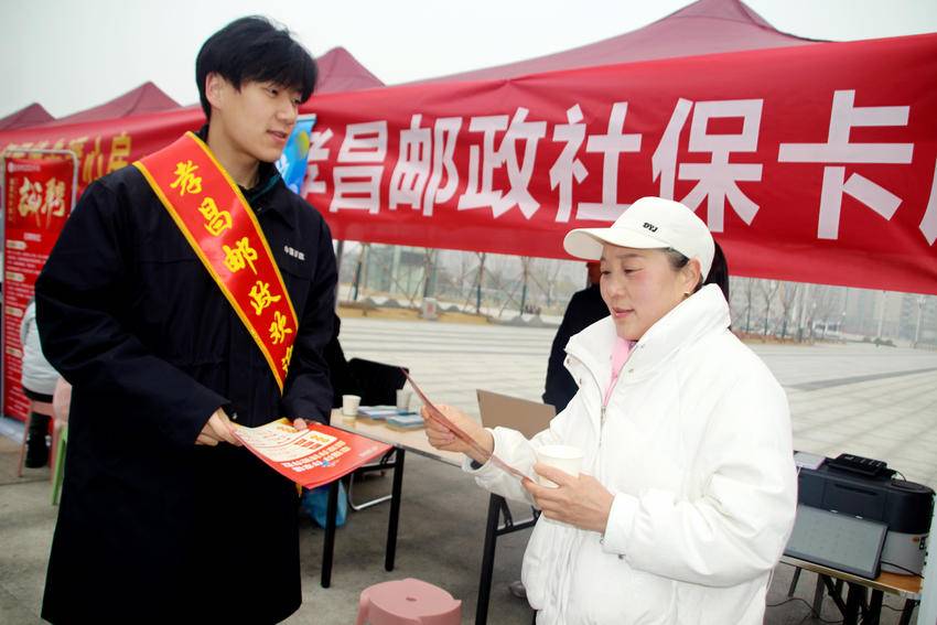 孝昌“社邮”联动为返乡游子办实事