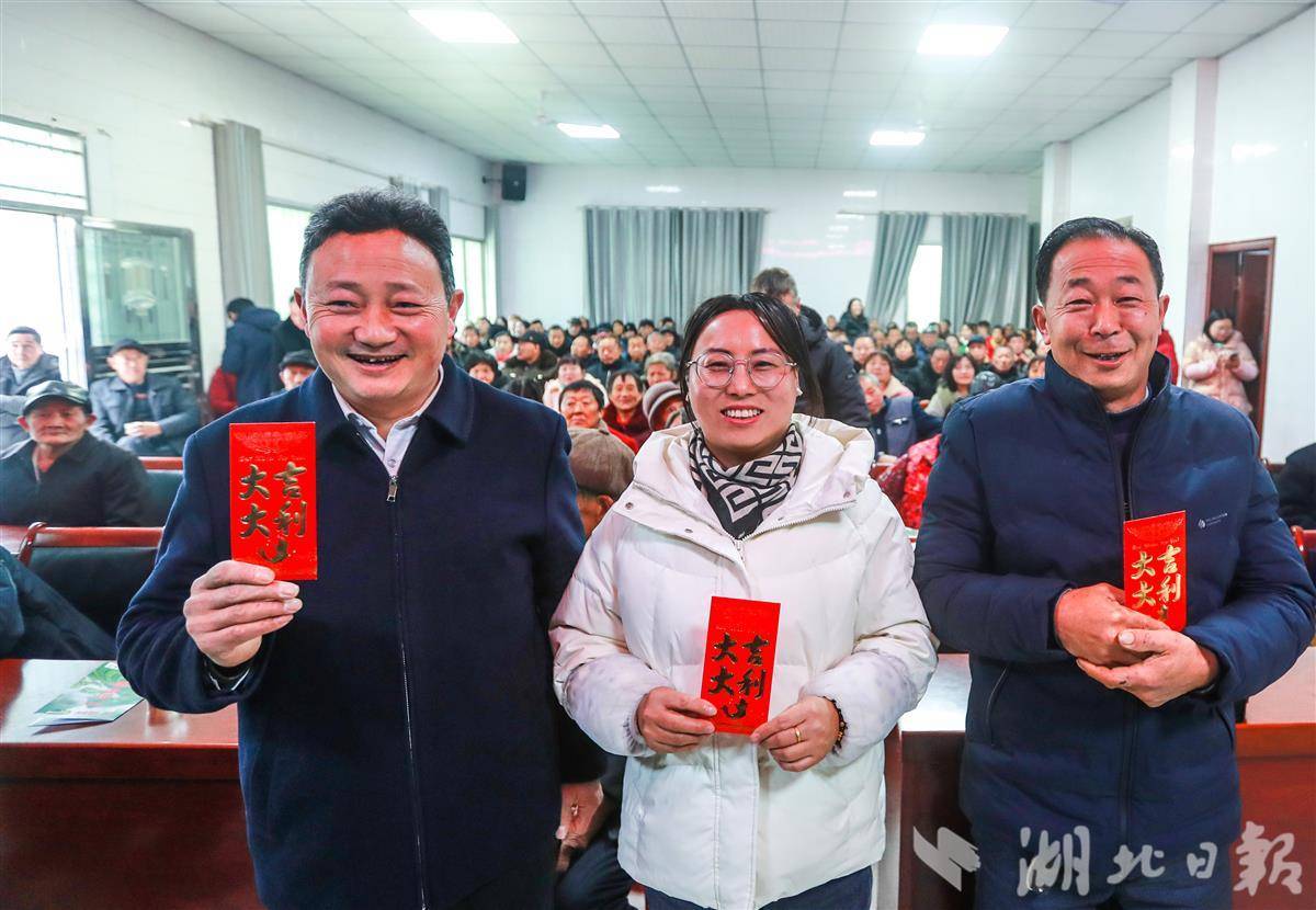 分红过大年 茶农笑开颜