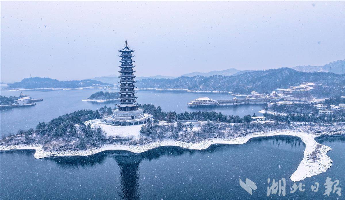 新洲道观河风景区雪后美若仙境