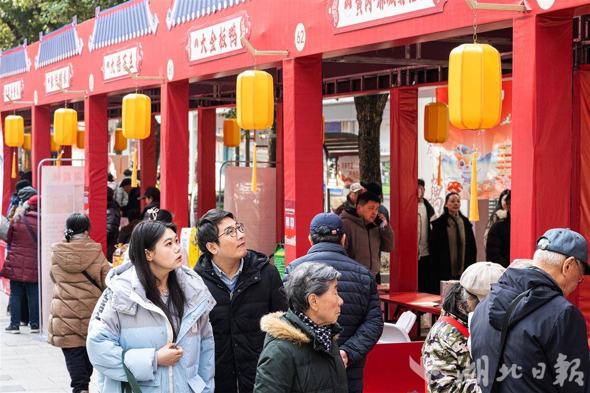 打年货、逛市集……荆楚风味点燃浓浓年味