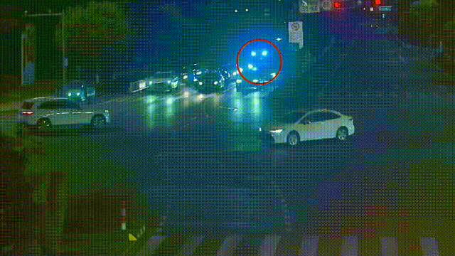 10辆私家车“神同步”！这一幕，太燃了