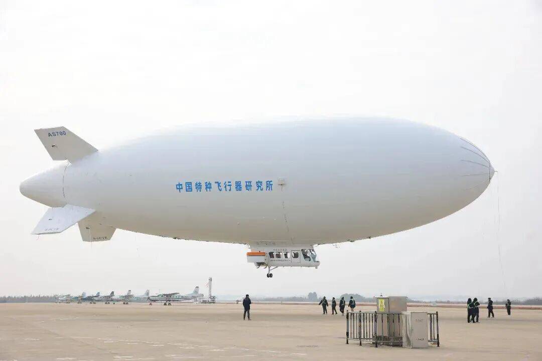 国产AS700“祥云”载人飞艇通过工信部结题验收  “湖北造”为低空经济再添新引擎