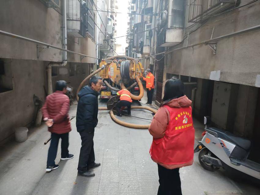 污水管道速疏通 社区服务暖民心