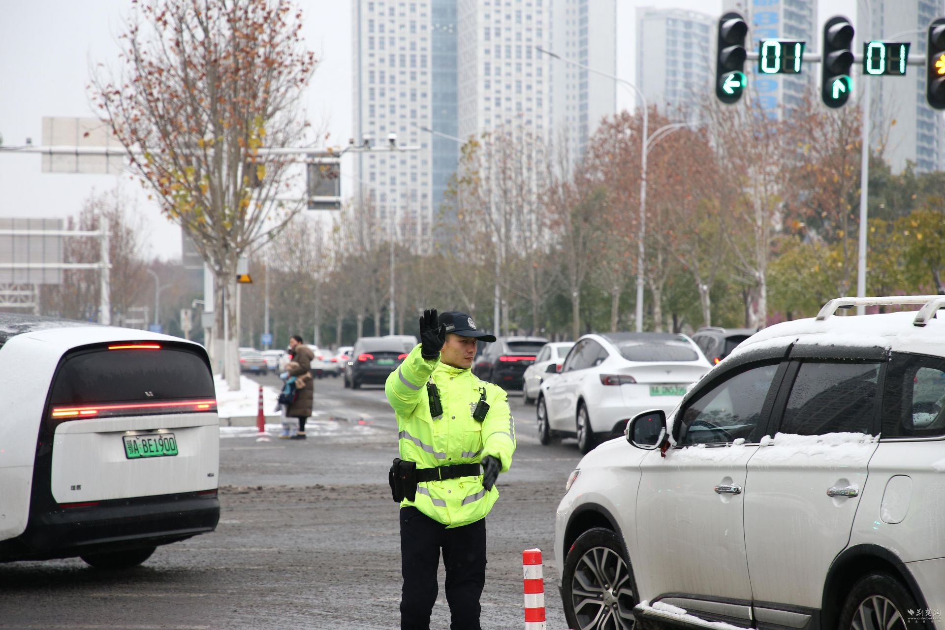 战风雪保畅通，武汉东西湖警方多警联动护民安