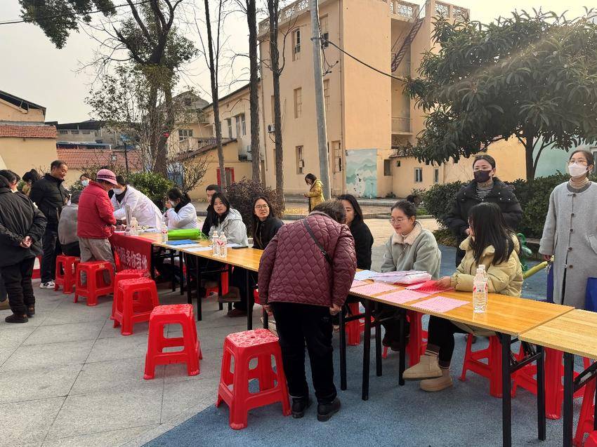 车站街道：春风送岗进社区 村晚搭台促就业
