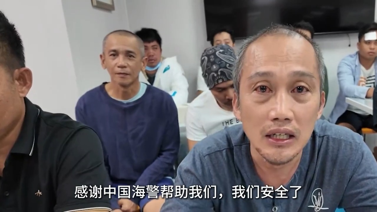  直击中国海警移交菲籍遇险船员现场 每一刻都让人泪目