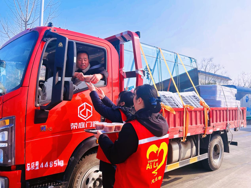 应城：腊八暖途 一路同行