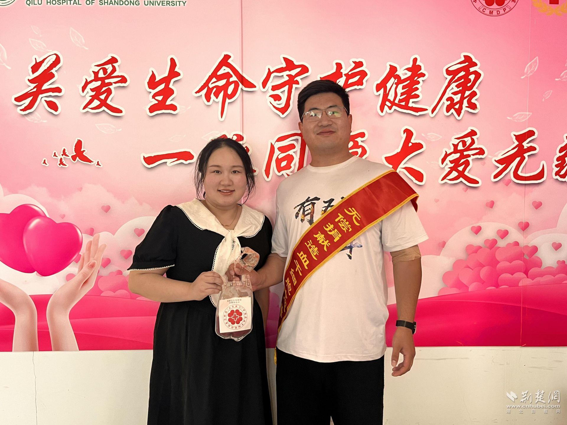 全国第20210位造血干细胞捐献者、劲牌员工王峰超及爱人.jpg.jpg