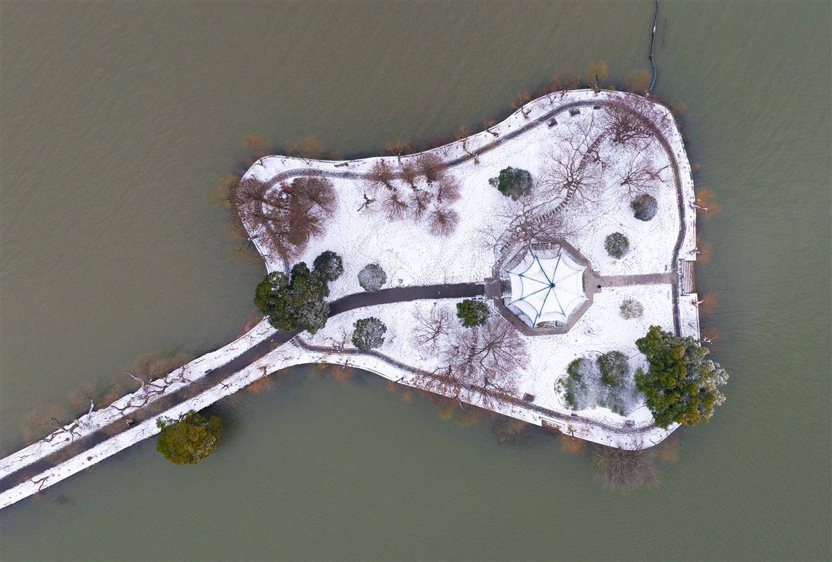  雪落东湖，把冬日浪漫拉满到极致