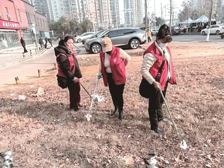  “在家坐着也是玩，不如做点事帮助大家，心里更踏实！” 胡家三姐妹先后当上楼栋长