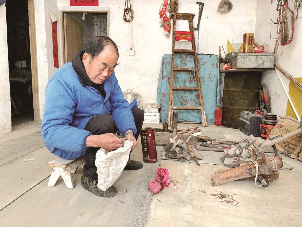 曾载过李白的轻舟啥模样 宜昌水木匠人复现千年三峡木船