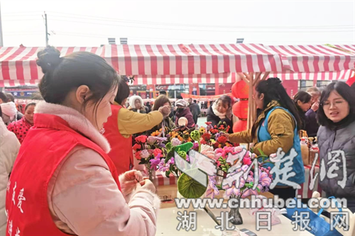  购一束花 献一份爱——钟祥市东桥镇残疾人手工扭扭棒花朵热销