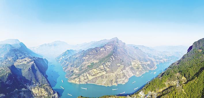 三峡蓄至高水位 万吨船队达重庆