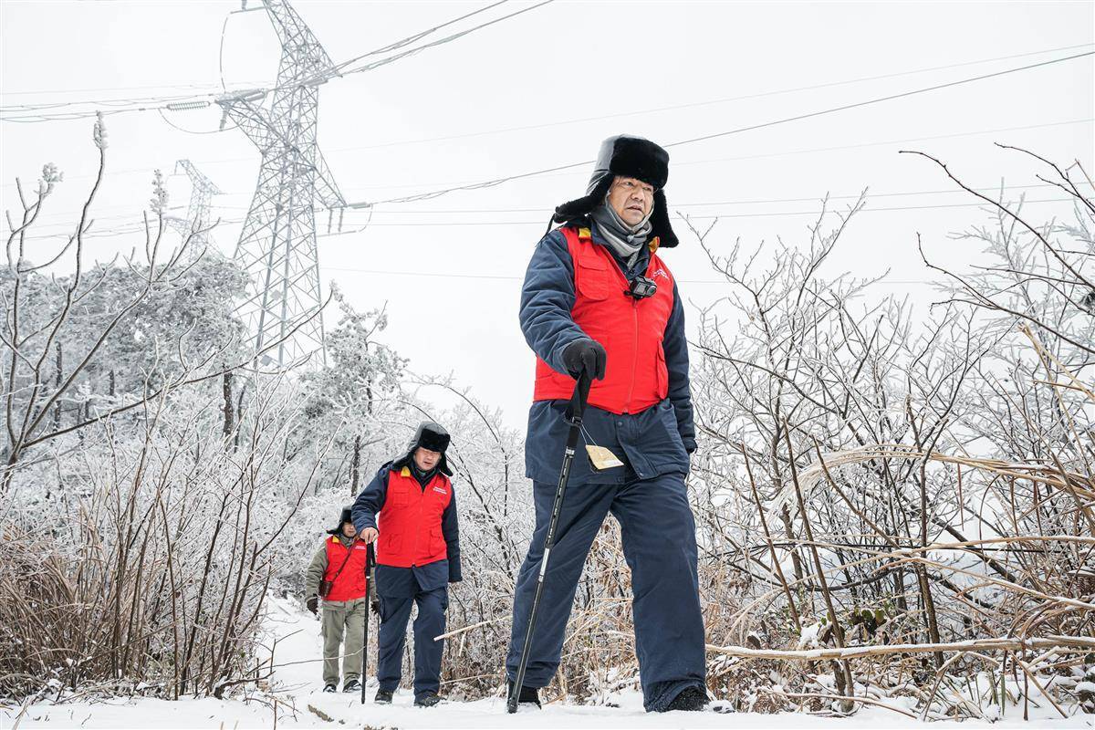 武汉之巅，他们在风雪中逆行守护“动力命脉”