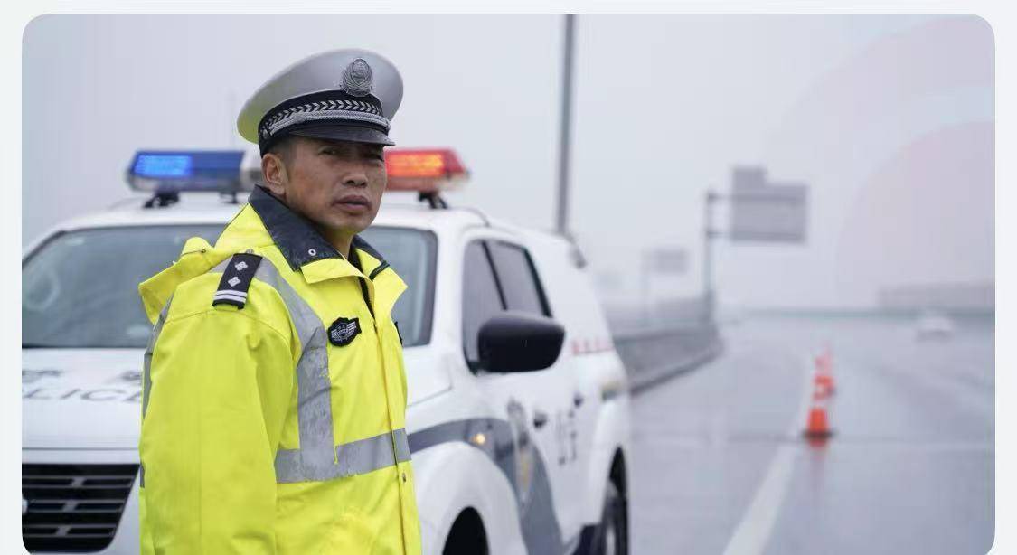 雨雪冰冻来袭！驾车跑高速，牢记“降速、控距、亮尾”